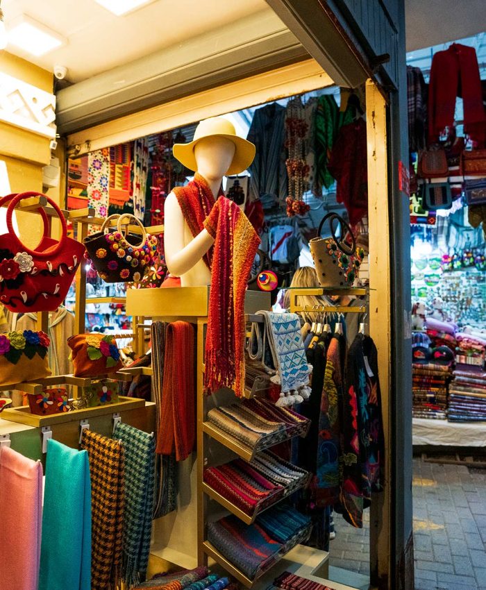 Machu Picchu Artisan Market: Best Souvenirs, Hours & Insider Tips